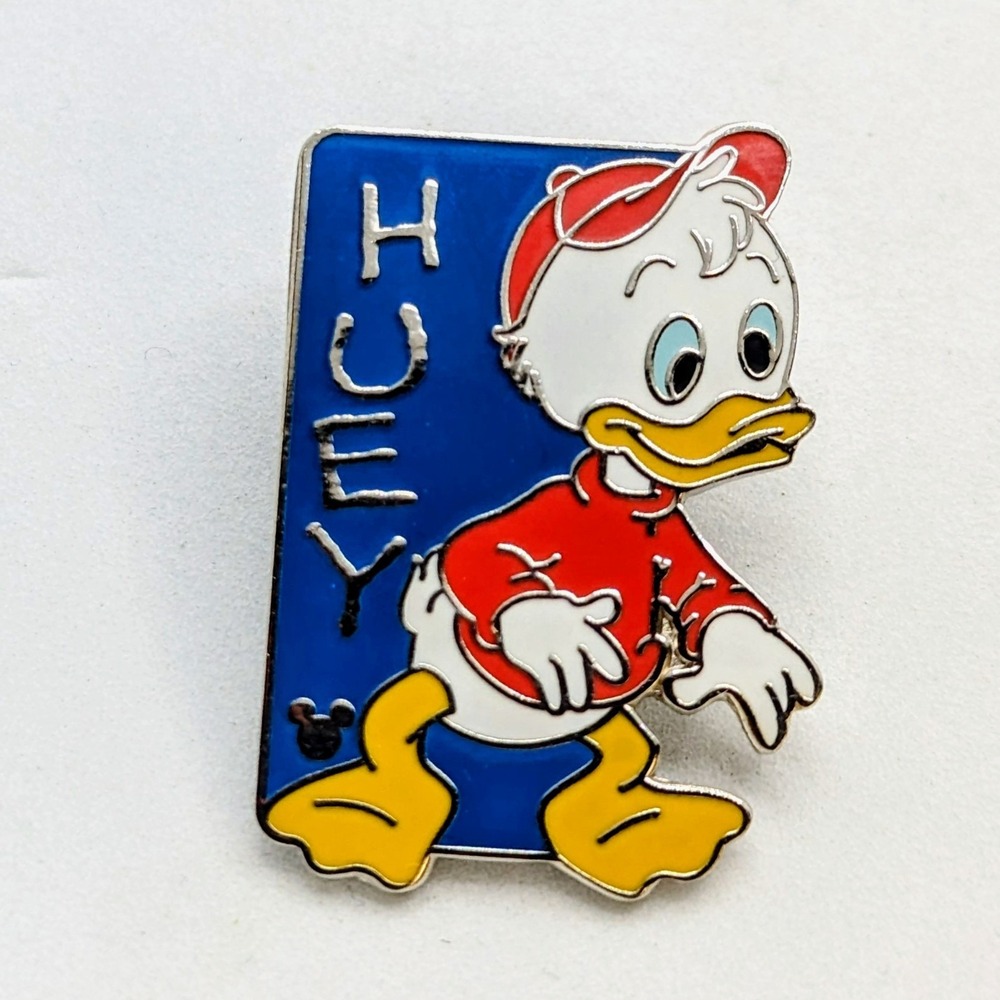 2005 Walt Disney World Cast Lanyard Collection 4 Nephews Huey Donald Pin